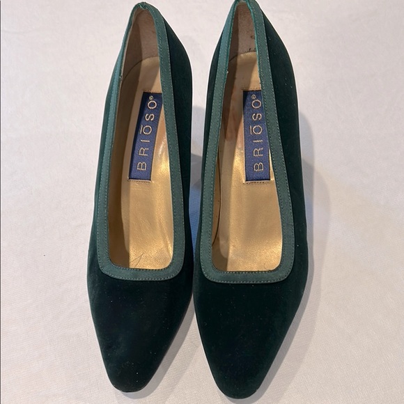 Brioso Shoes - Brioso  Green Velvet Shoes Size 8M excellent condition, sole composition leather